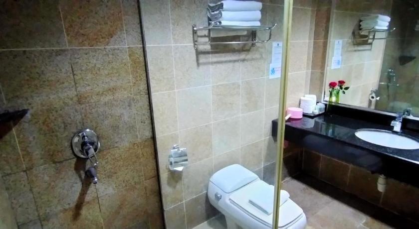 Td Plaza Hotel Кота Кинабалу Екстериор снимка