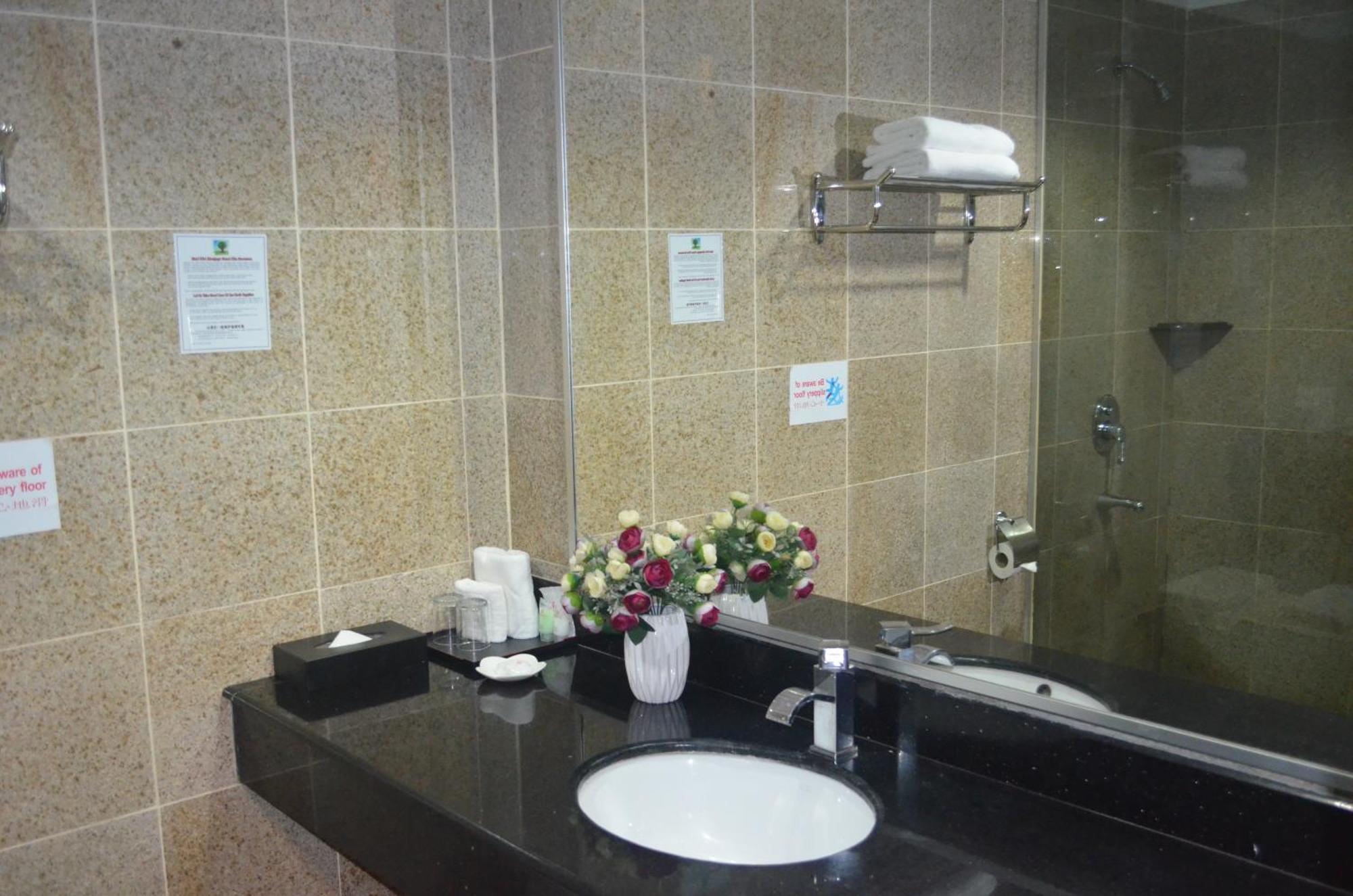 Td Plaza Hotel Кота Кинабалу Екстериор снимка