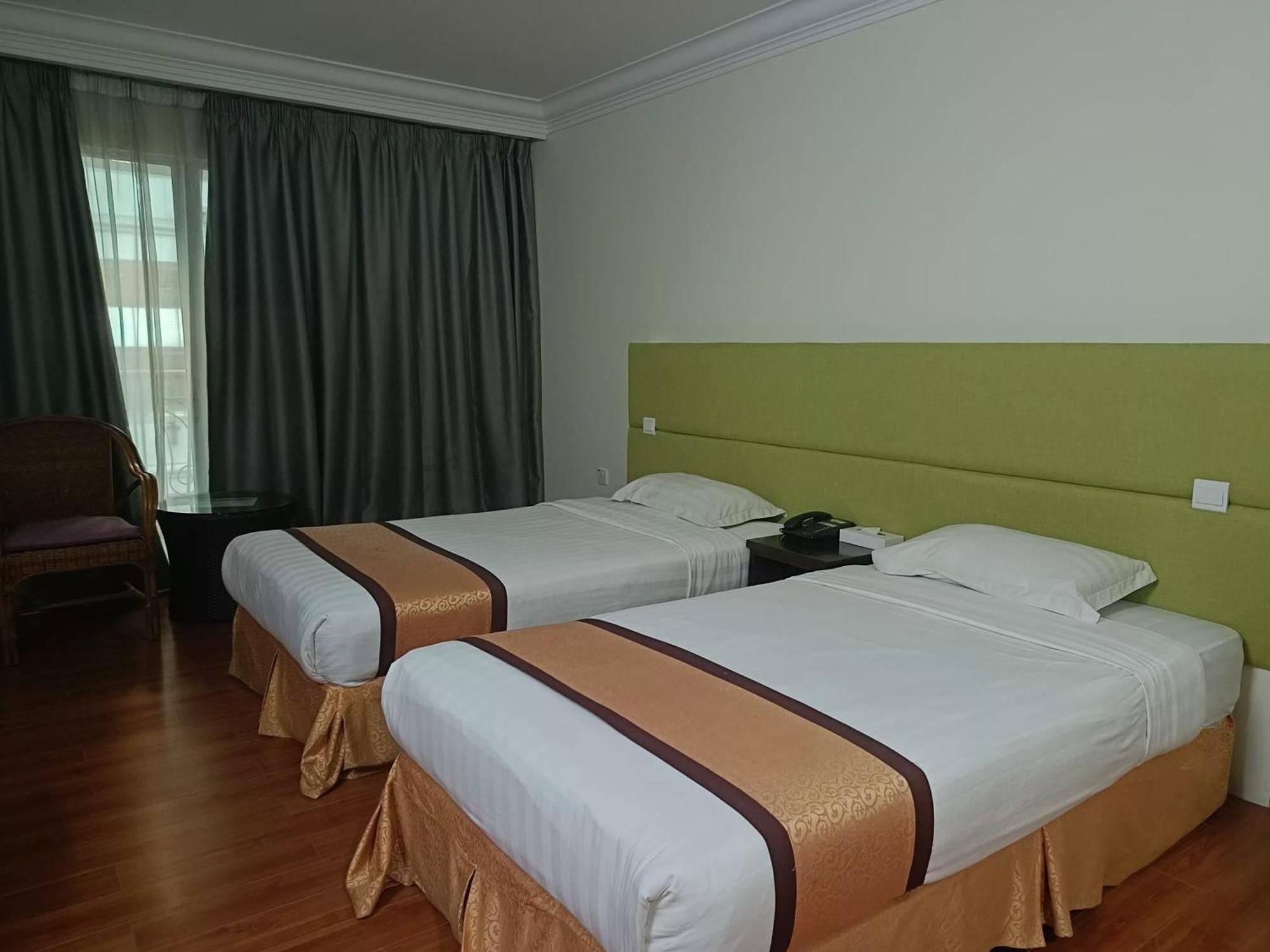Td Plaza Hotel Кота Кинабалу Екстериор снимка