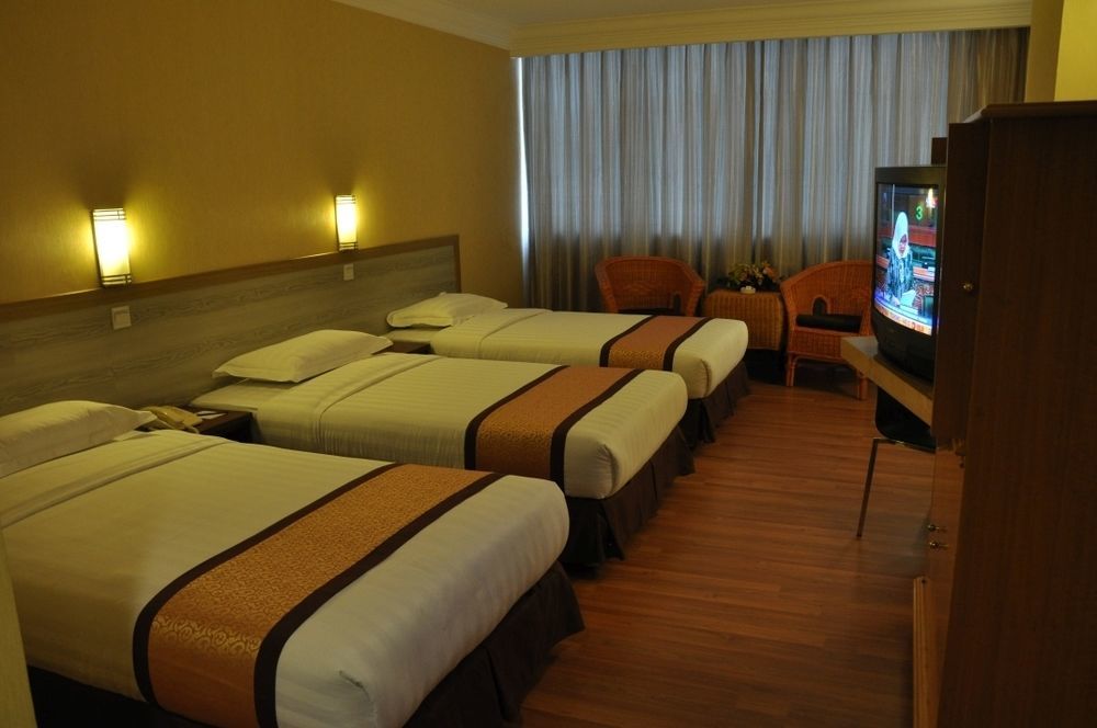 Td Plaza Hotel Кота Кинабалу Екстериор снимка