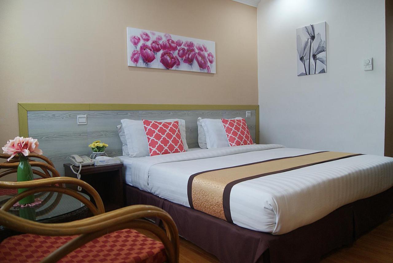 Td Plaza Hotel Кота Кинабалу Екстериор снимка