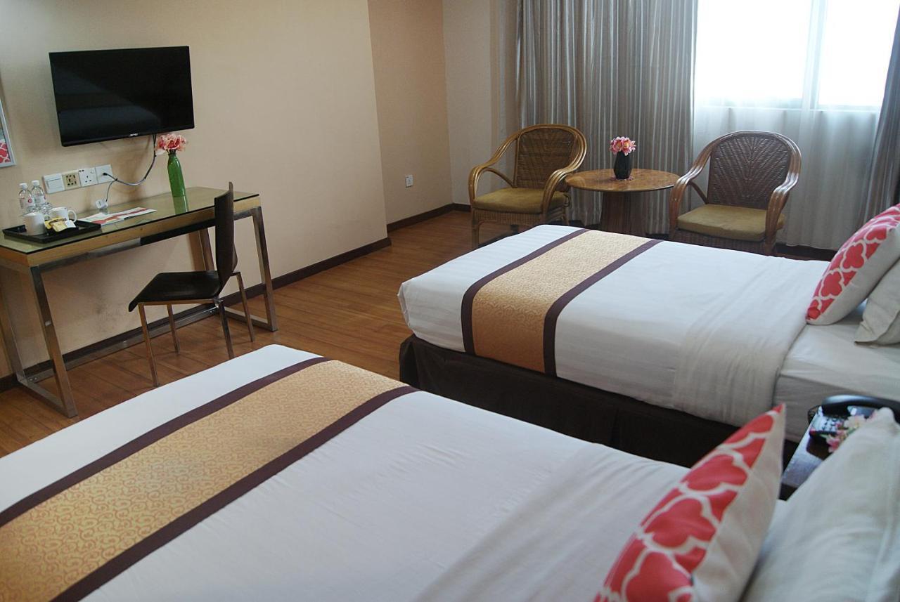 Td Plaza Hotel Кота Кинабалу Екстериор снимка