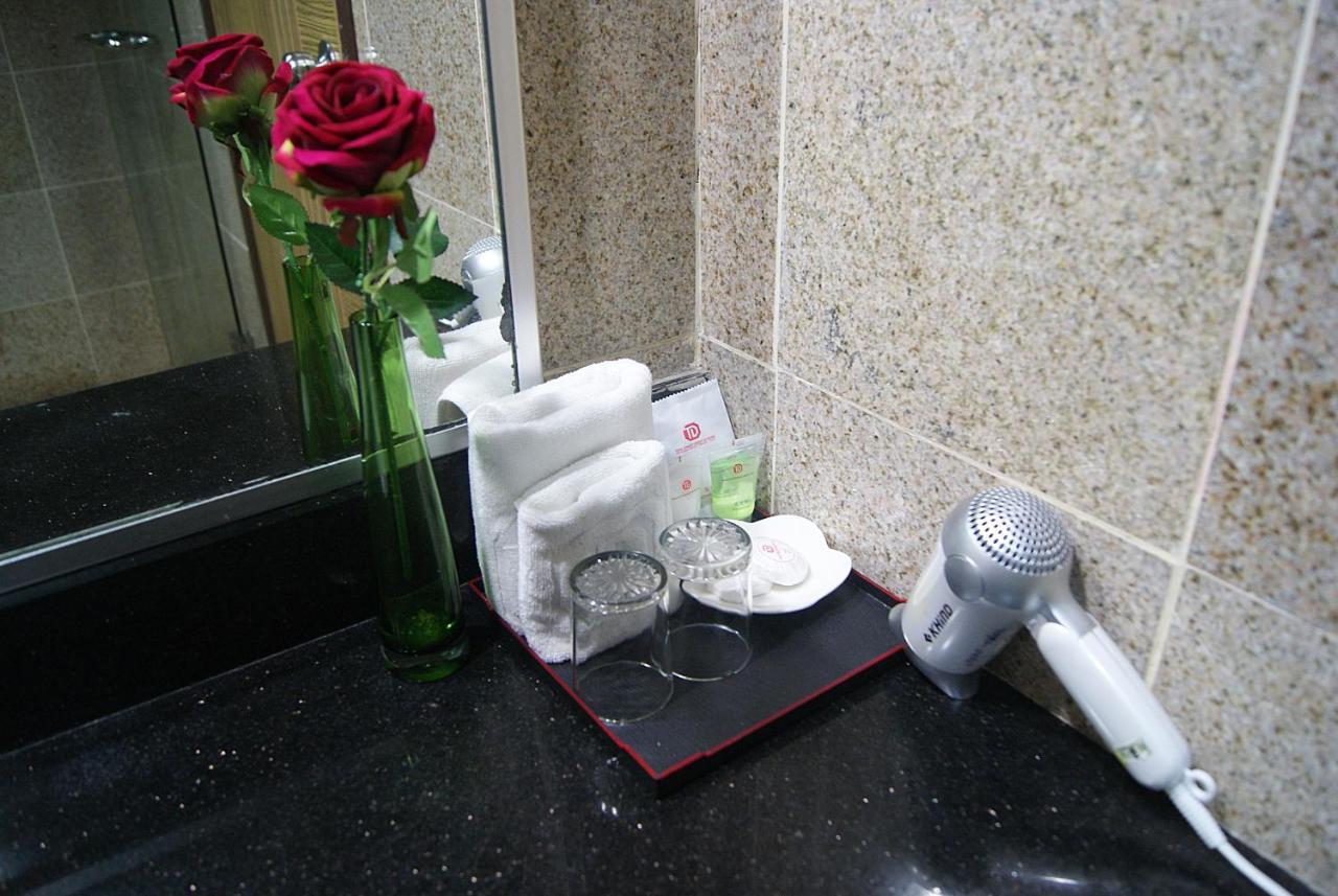 Td Plaza Hotel Кота Кинабалу Екстериор снимка