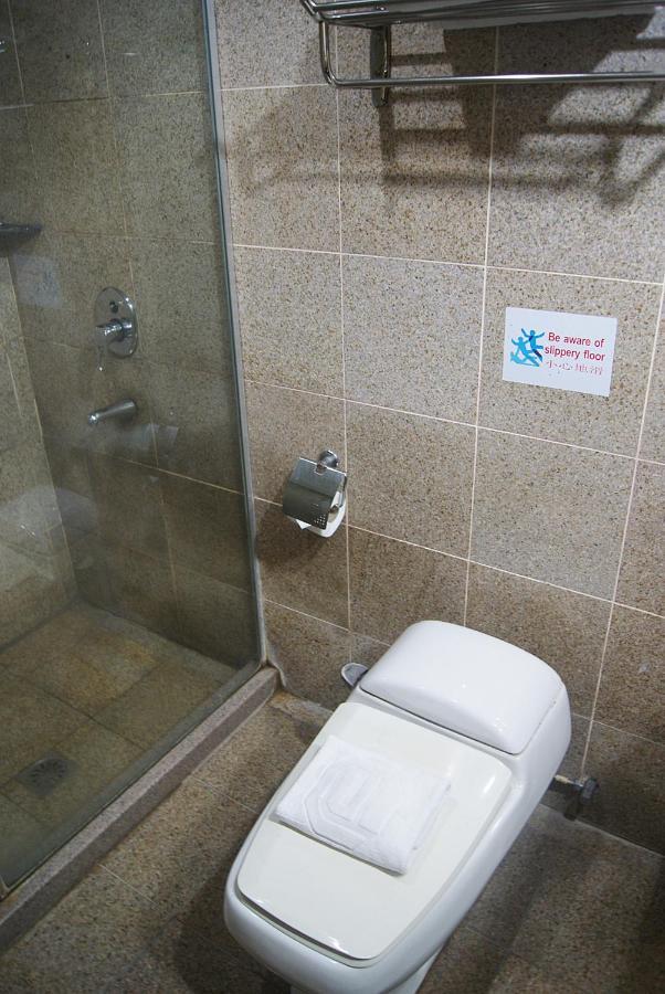 Td Plaza Hotel Кота Кинабалу Екстериор снимка