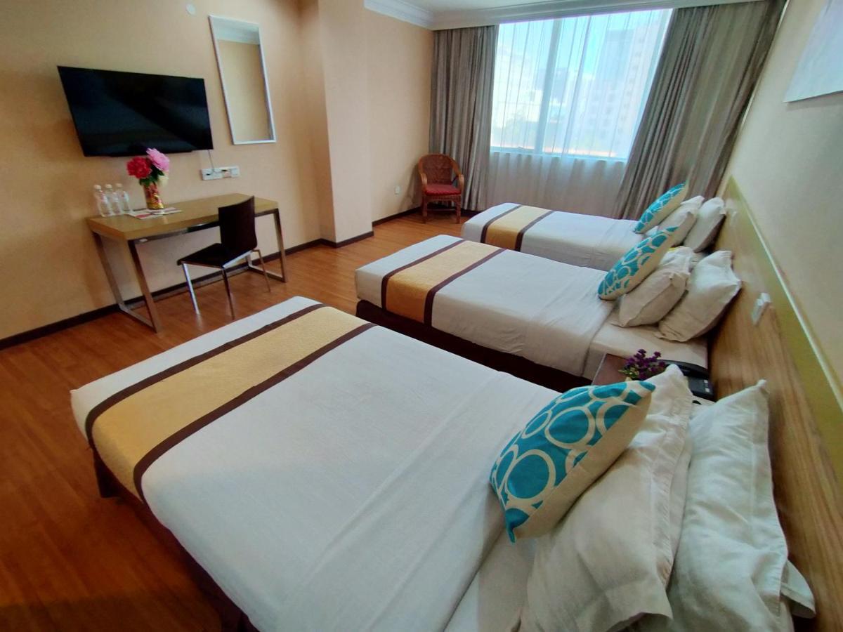 Td Plaza Hotel Кота Кинабалу Екстериор снимка