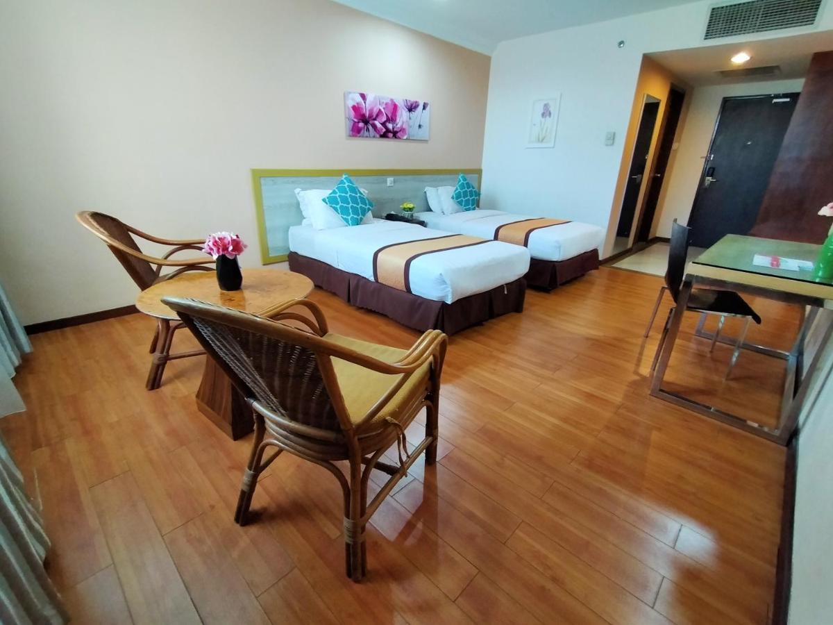 Td Plaza Hotel Кота Кинабалу Екстериор снимка